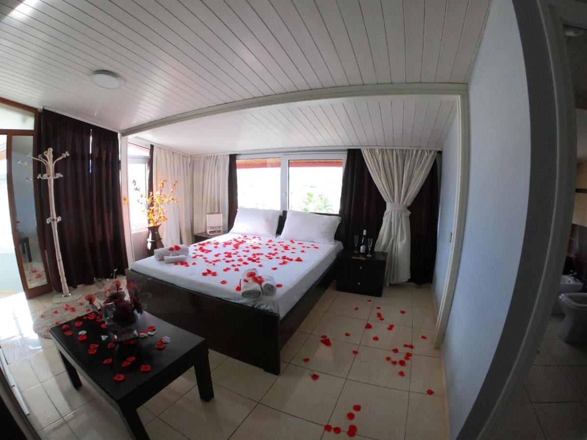Hotel Anxhelo Stalin 외부 사진