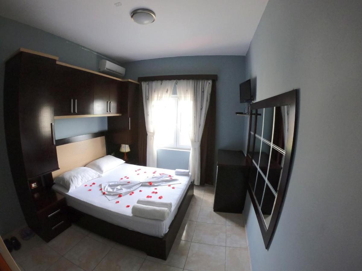 Hotel Anxhelo Stalin 외부 사진