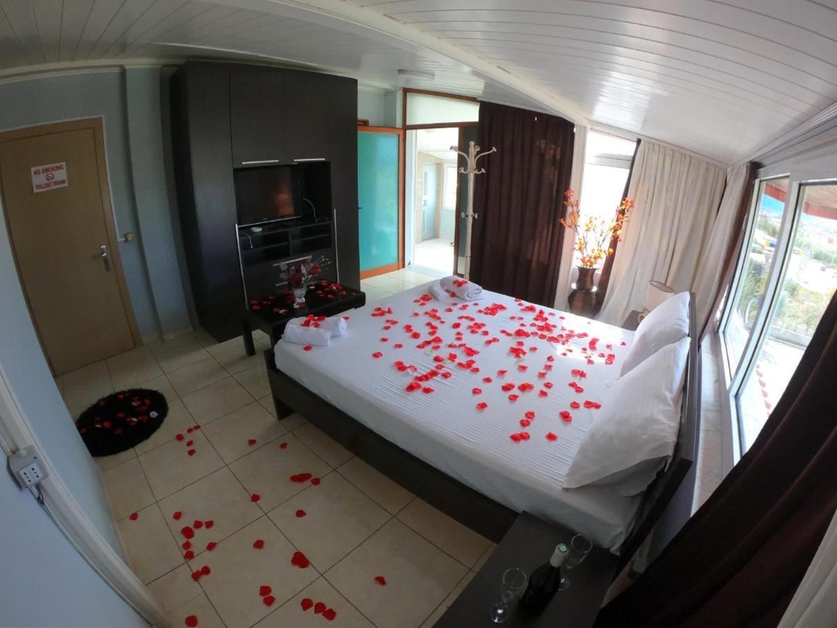 Hotel Anxhelo Stalin 외부 사진
