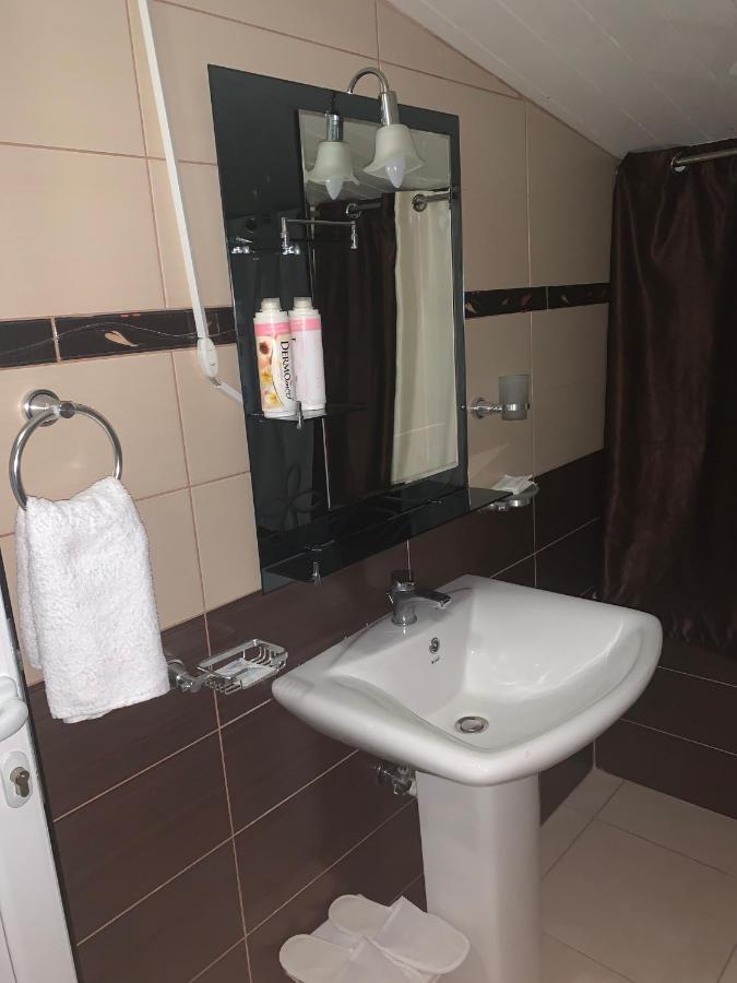 Hotel Anxhelo Stalin 외부 사진